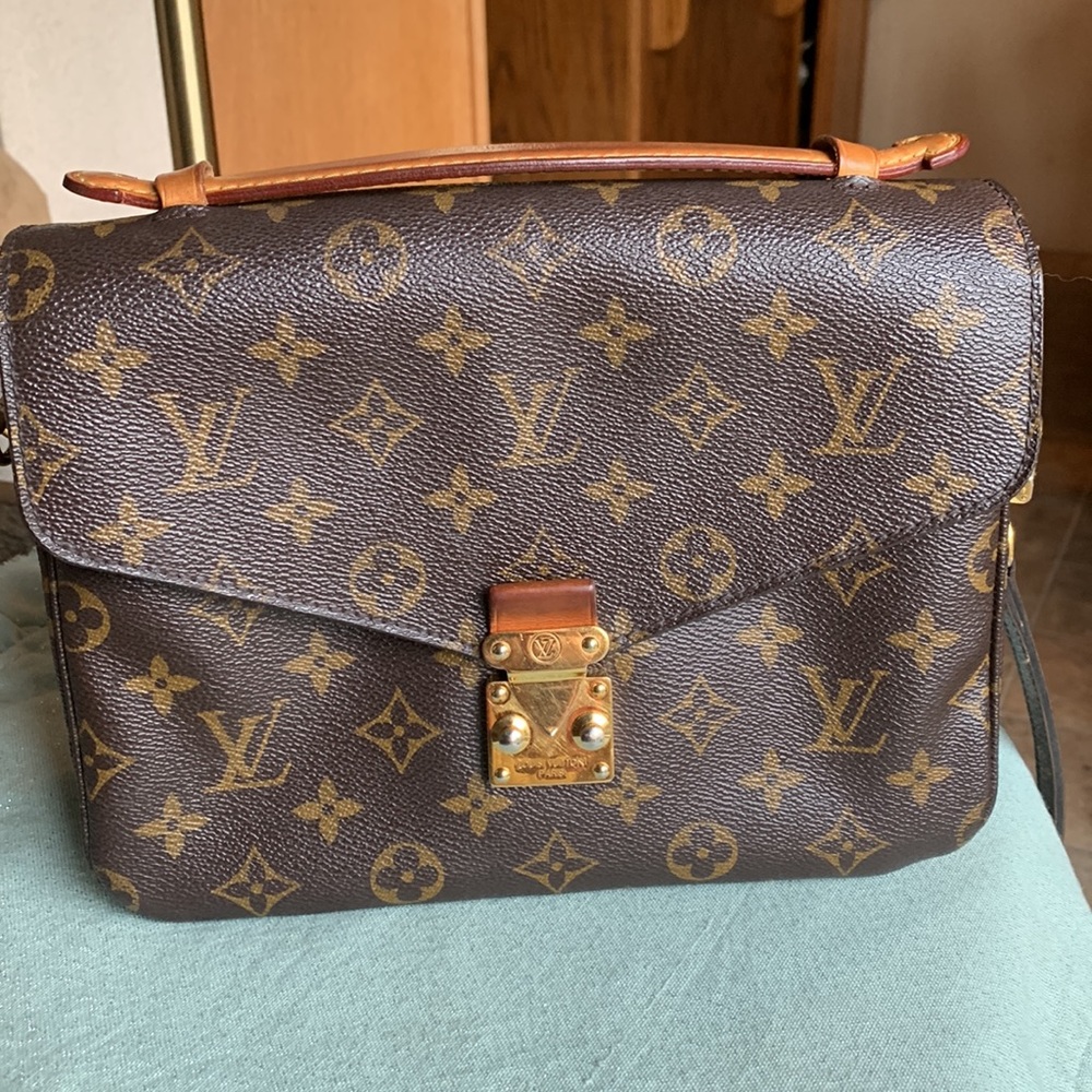 Authentic LV metis
